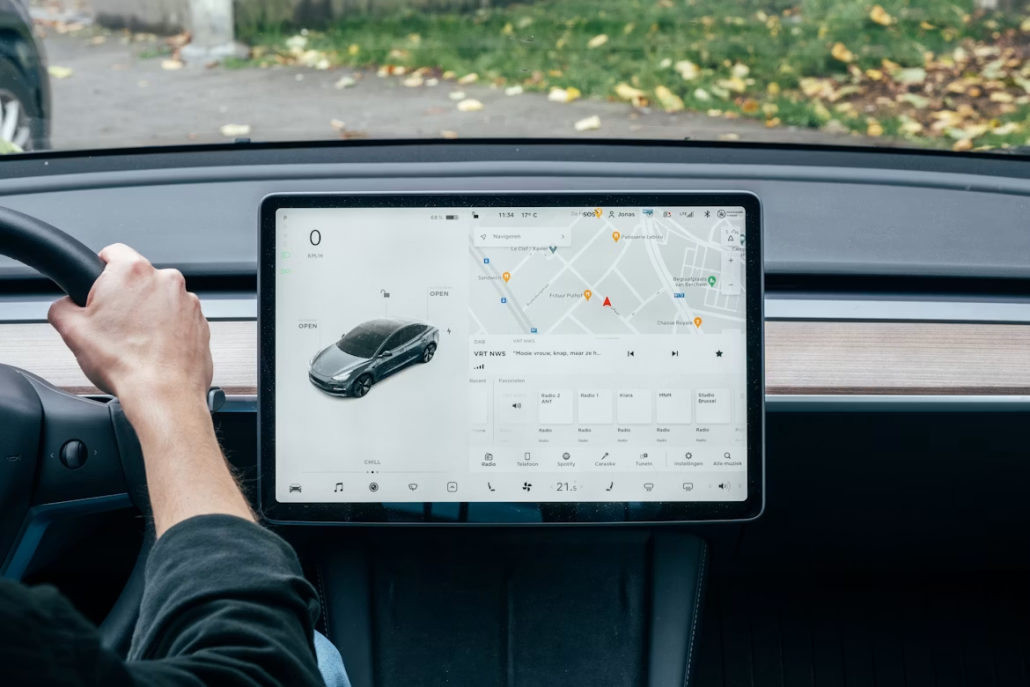 Bel écran de Tesla, bien pratique. Mais combien de données est-ce que ca collecte sur moi ?